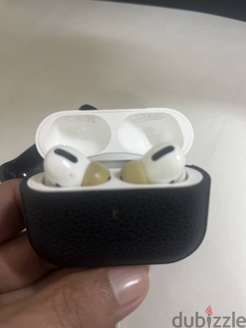 Apple AirPords Pro 1st Generation Active Noise Cancellation 1