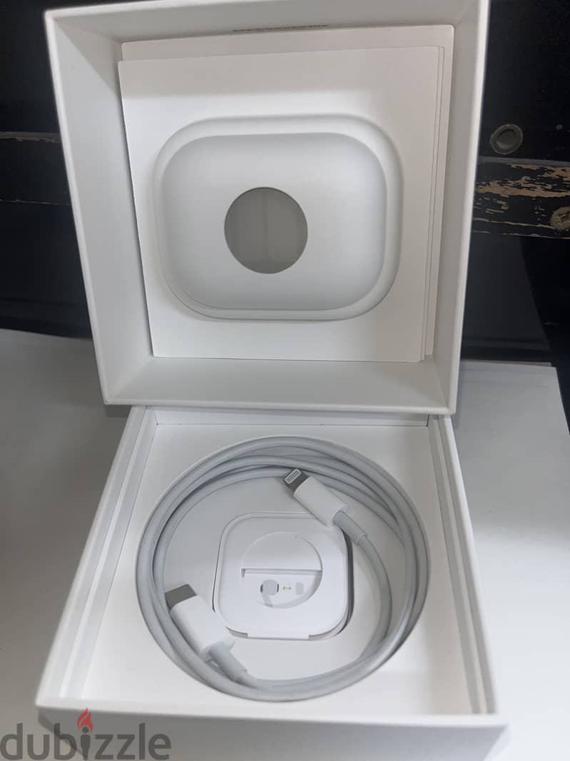 Apple AirPords Pro 1st Generation Active Noise Cancellation 5