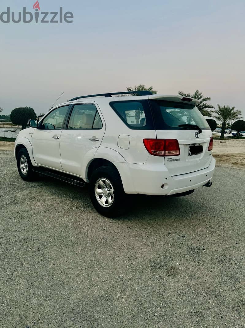 Toyota fortuner 2007 model 2