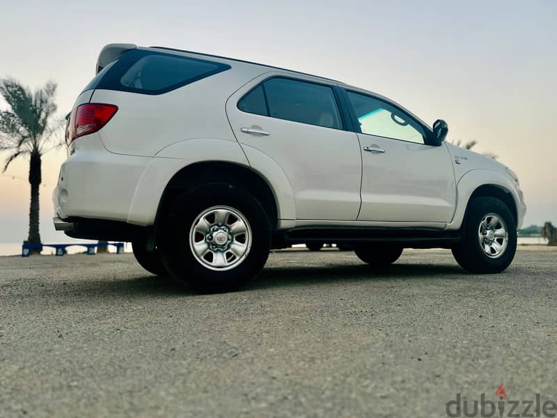 Toyota fortuner 2007 model 3