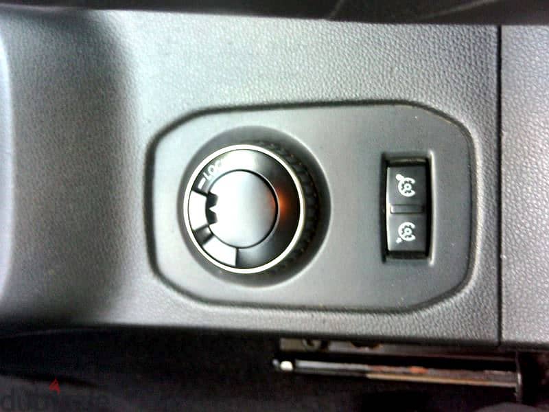 Renault Duster 2.0 L 2019 Beige 4x4 Wheel Drive Single User Agent Main 9