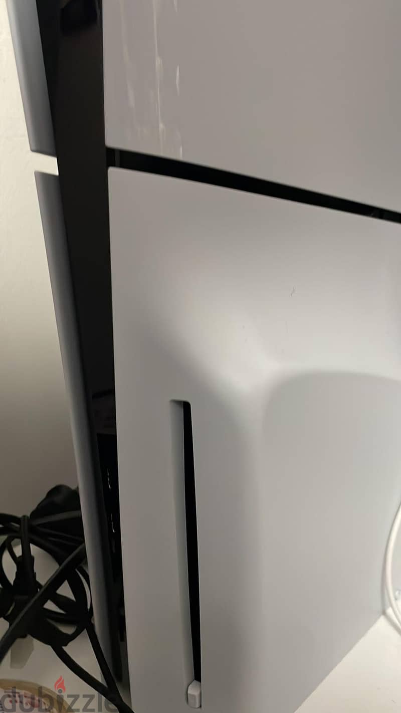 PS5 slim disc edition with one controller 3