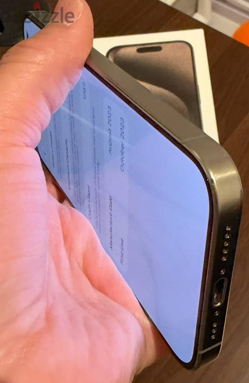 Apple - iPhone 15 Pro 256 GB Natural Titanium 4