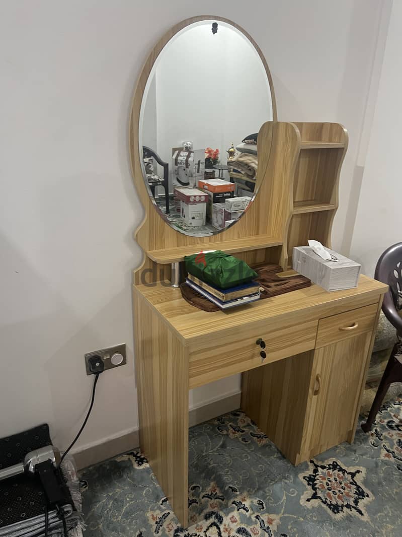 Dressing table great condition 1
