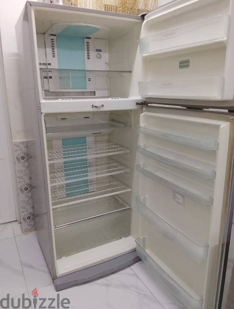 ثلاجة توشيبا حجم وسط Toshiba refrigerator medium size 1