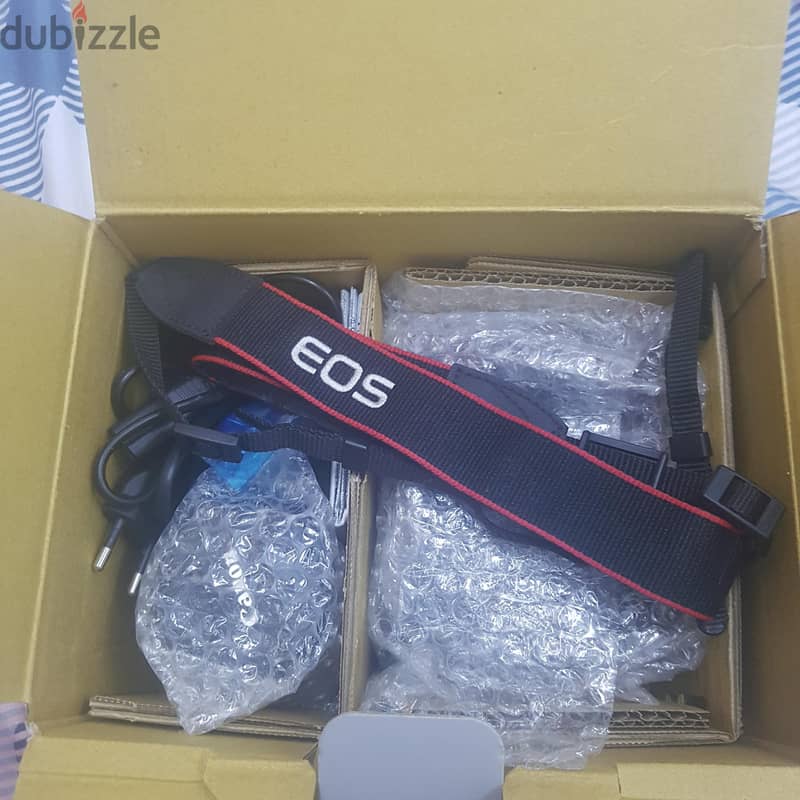 CANON 2000D DSLR camera 3