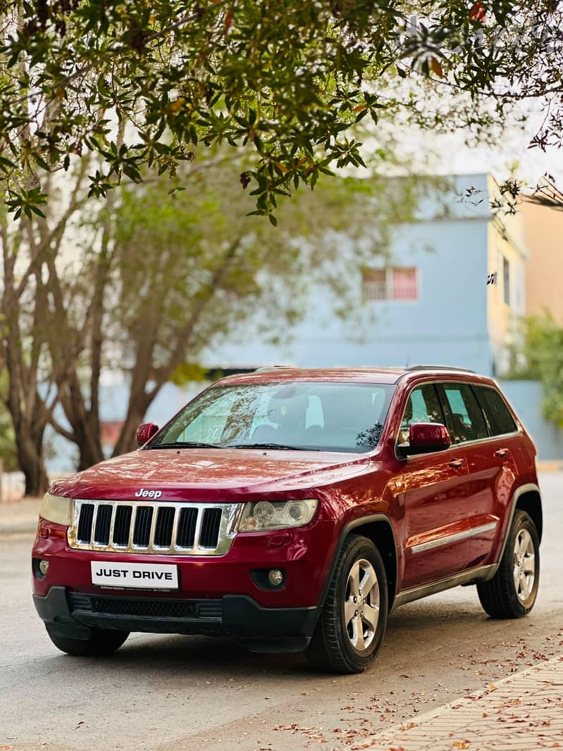 JEEP CHEROKEE LAREDO 2012 MODEL WELL MAINTAINED 7 SEATER FAMILY SUV 5