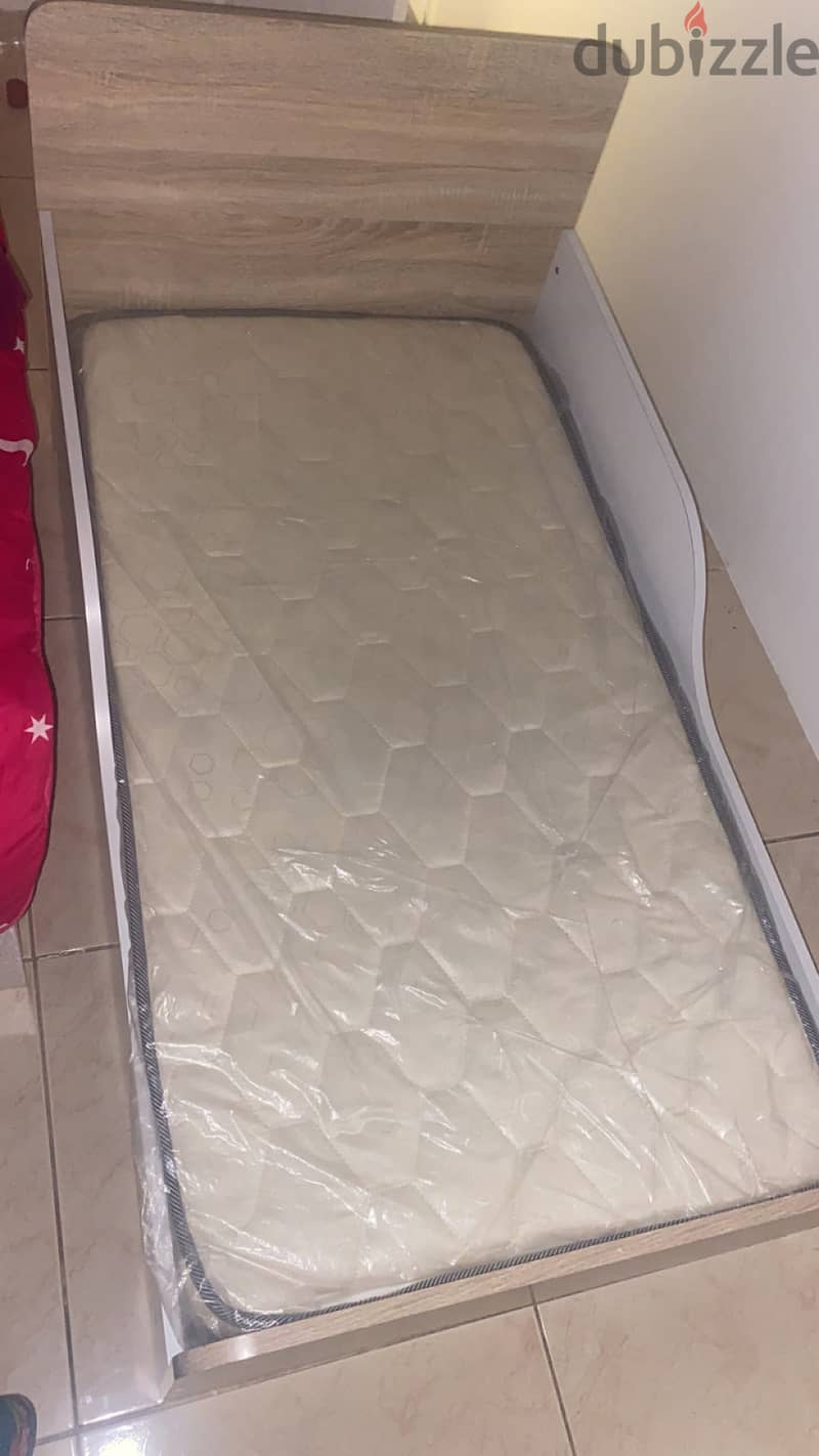 Toddler bed like new 25 1