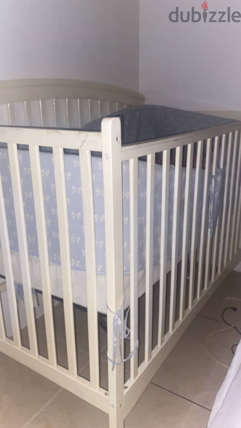 Baby crib - Furniture - 105774219
