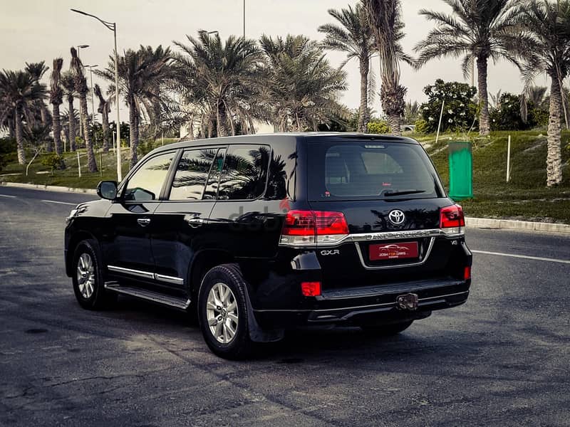 TOYOTA LAND CRUISER MODEL 2017 GXR V8 SINGLE OWNER ZERO ACCIDENT 2
