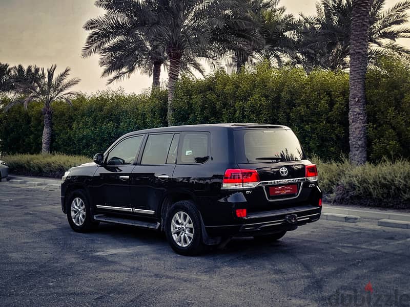 TOYOTA LAND CRUISER MODEL 2017 GXR V8 SINGLE OWNER ZERO ACCIDENT 4
