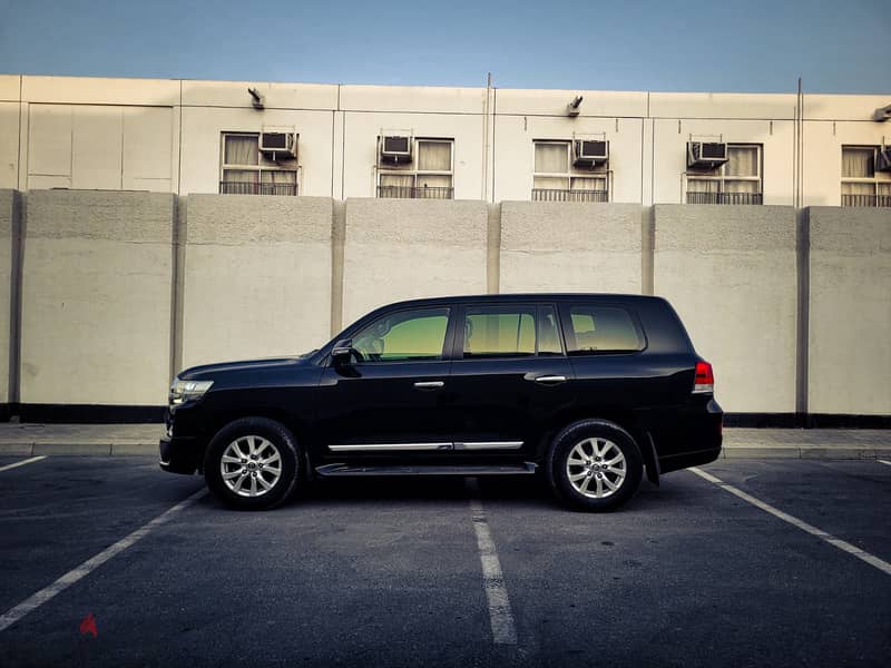 TOYOTA LAND CRUISER MODEL 2017 GXR V8 SINGLE OWNER ZERO ACCIDENT 5