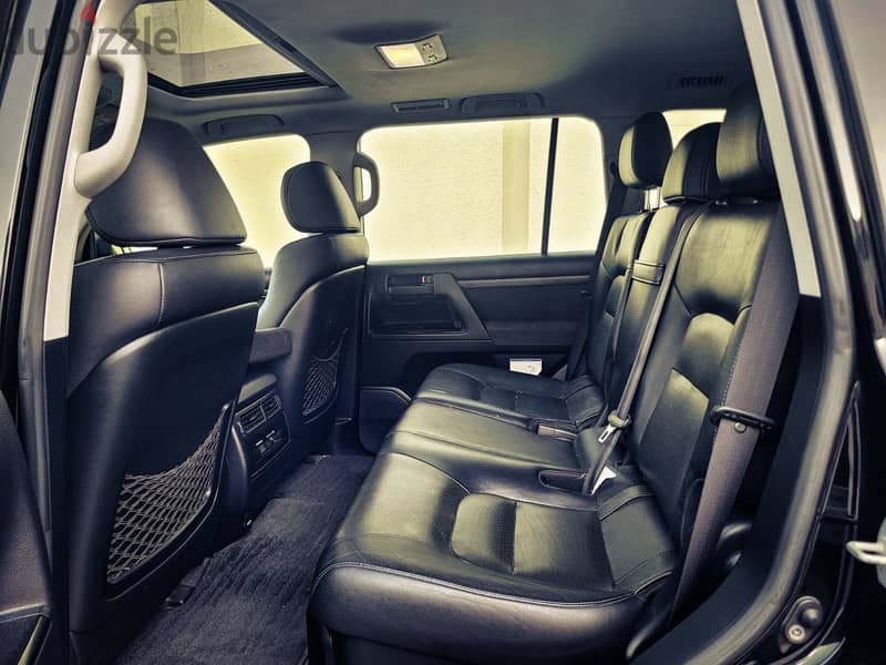 TOYOTA LAND CRUISER MODEL 2017 GXR V8 SINGLE OWNER ZERO ACCIDENT 9
