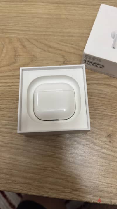 AirPods 4