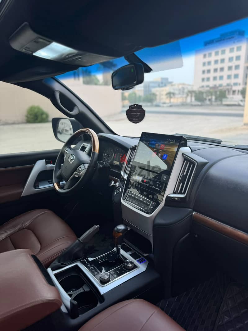 TOYOTA LAND CRUISER 2012 GXR V8 10