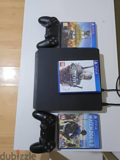 PS4 silm 1 TB Very good condition with 2 controller and 3 games