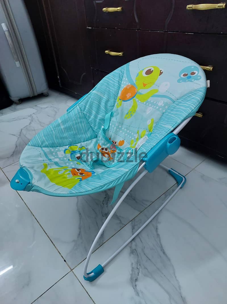 Junior's Baby Bouncer with Music & Vibration like New 36514617 1