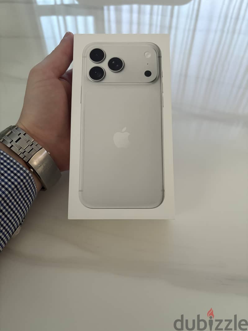 Brand new (sealed) iPhone 18 Pro Max 1TB Silver 1