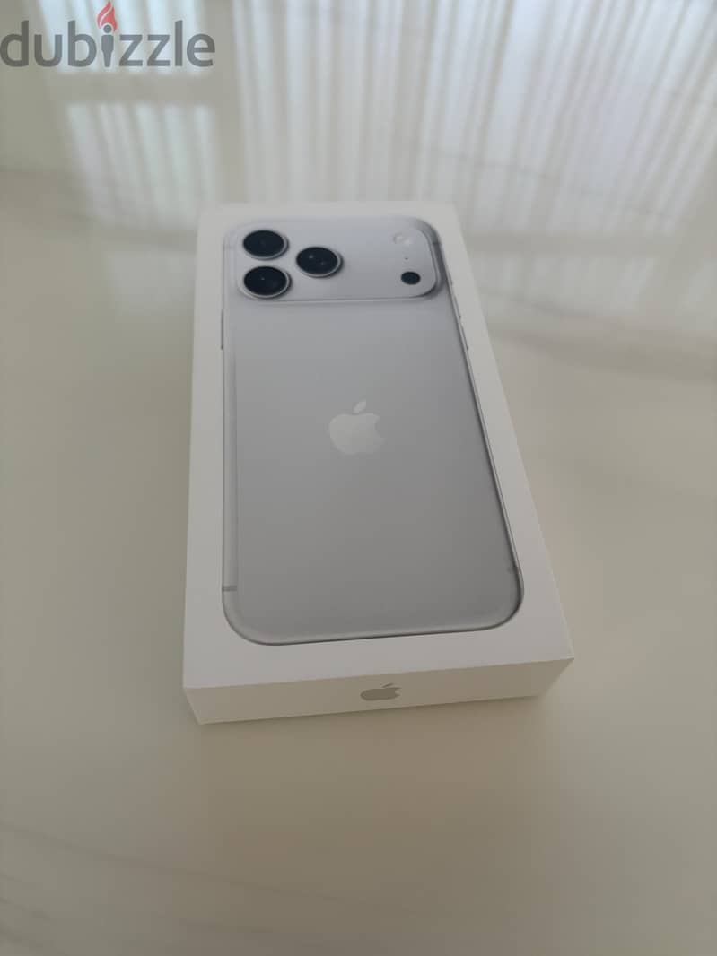 Brand new (sealed) iPhone 18 Pro Max 1TB Silver 3