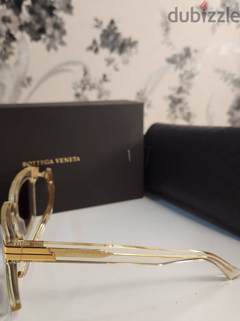 للبيع نظارة شمسية فاخرة من بوتيغا فينيتا (Bottega Veneta) بحالة ممتازة 1