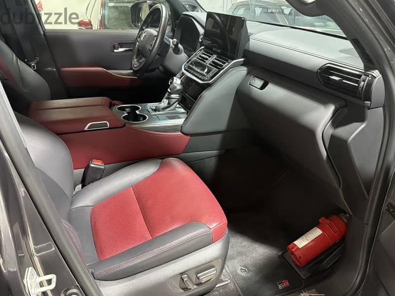 2025 Toyota Land Cruiser GR 6