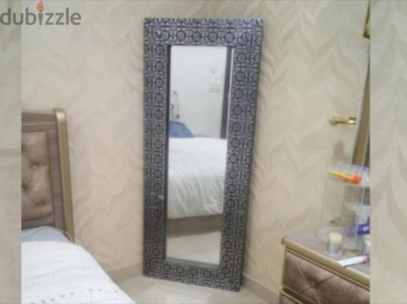 Luxurious, full-length vanity mirror—in near-new condition 1