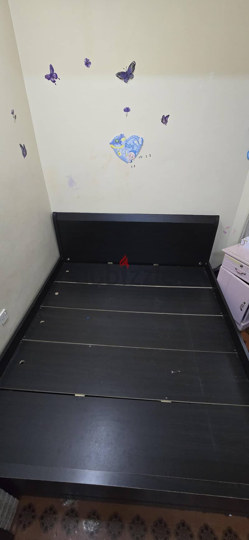 King size wooden bed in good condition 2