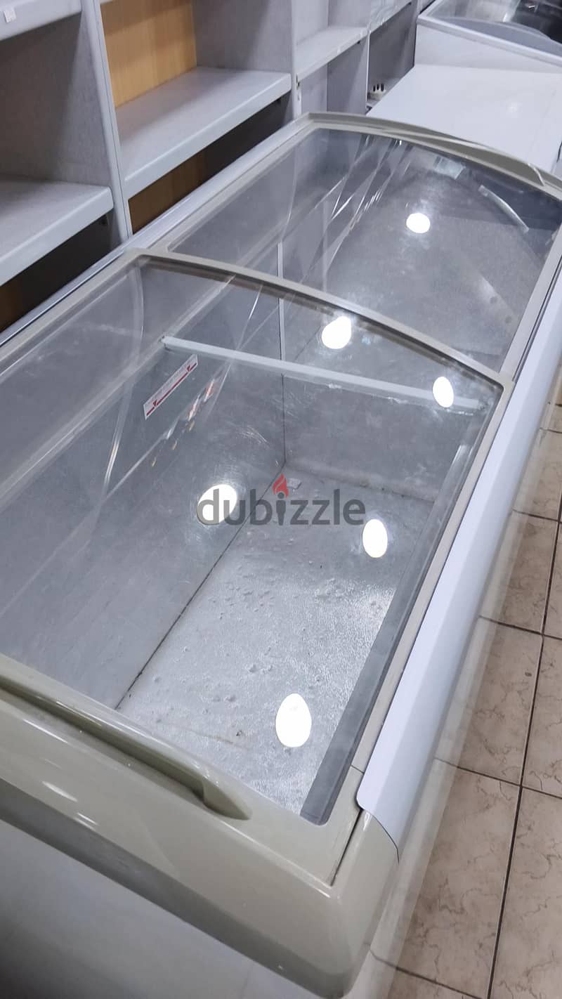 Commercial Display Chest Freezer - Curved Glass Top –  Shop Freezer 2