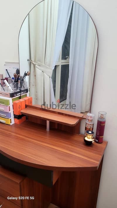 Dressing table in very good condition