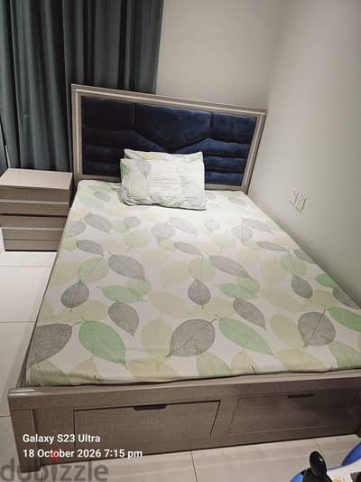Almost new 2 Beds and 2 side tables