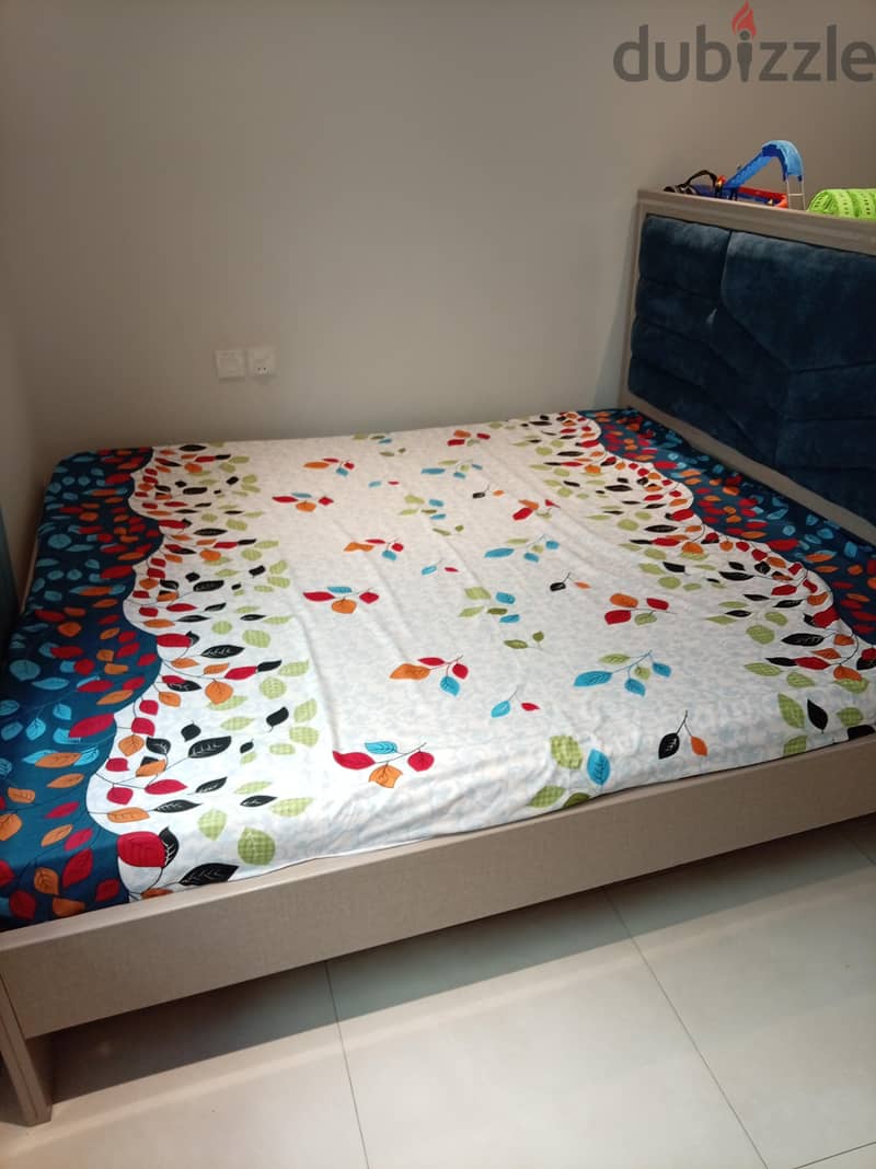 Almost new 2 Beds and 2 side tables 2