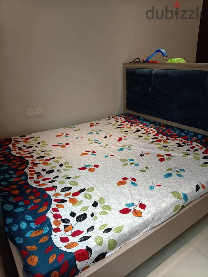 Almost new 2 Beds and 2 side tables 3