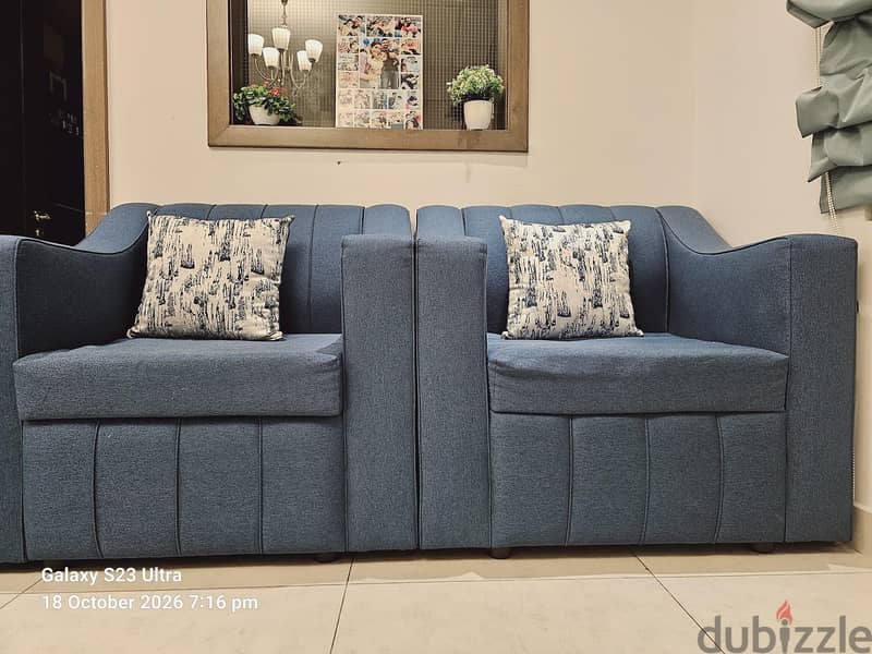 excellent condition 3+2+2+1 seat sofa set with 8 matching cushions 2