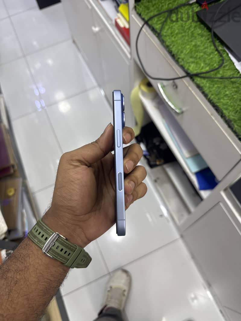 Apple - iPhone 17 3