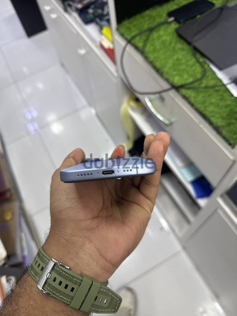Apple - iPhone 17 4