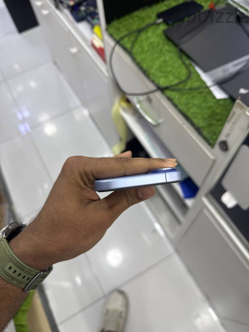 Apple - iPhone 17 5