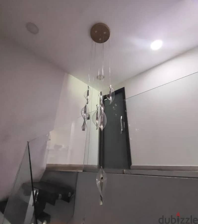 ثريات للبيع بحالة ممتازة 1