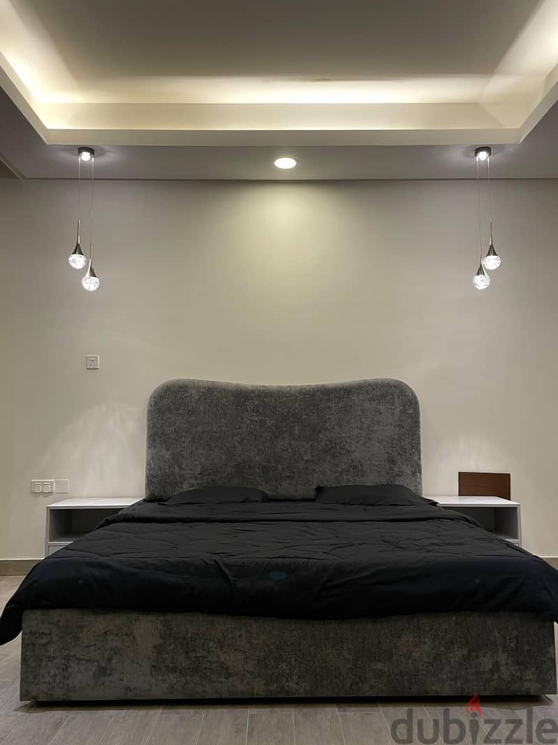Modern High Quality Bed set for Urgent Sale 3