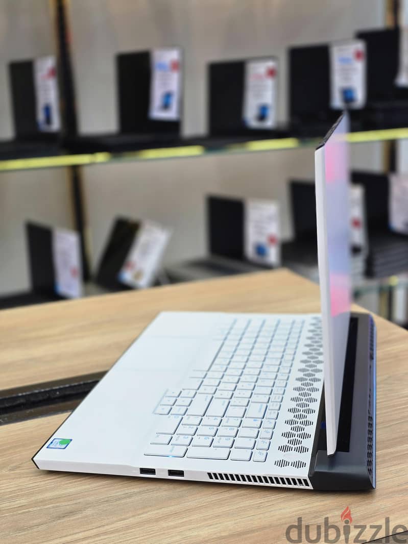 Alienware M17 R2 Core i7-9th Generation 3