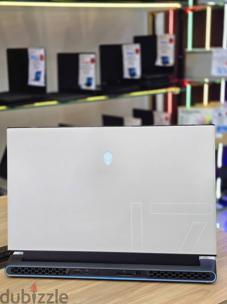 Alienware M17 R2 Core i7-9th Generation 4