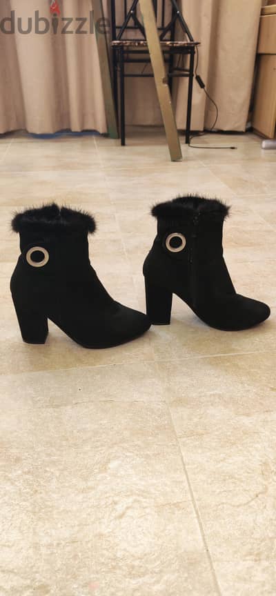 Vintage black high heel boots with faux fur