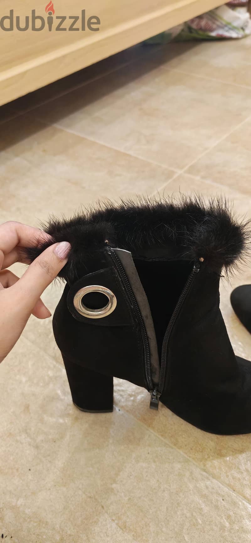 Vintage black high heel boots with faux fur 2