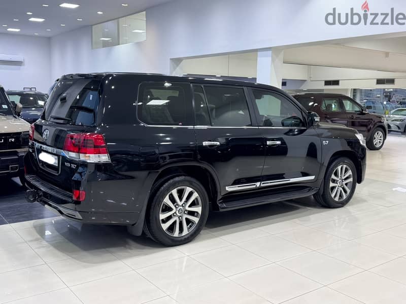 Toyota Land Cruiser VX-S 2016 Black 7