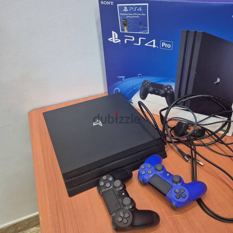 للبيع بلايستيشن 4 برو مع كامل ملحقاته نظيف و غير مفتوح من قبل 1