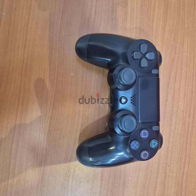 للبيع بلايستيشن 4 برو مع كامل ملحقاته نظيف و غير مفتوح من قبل 5