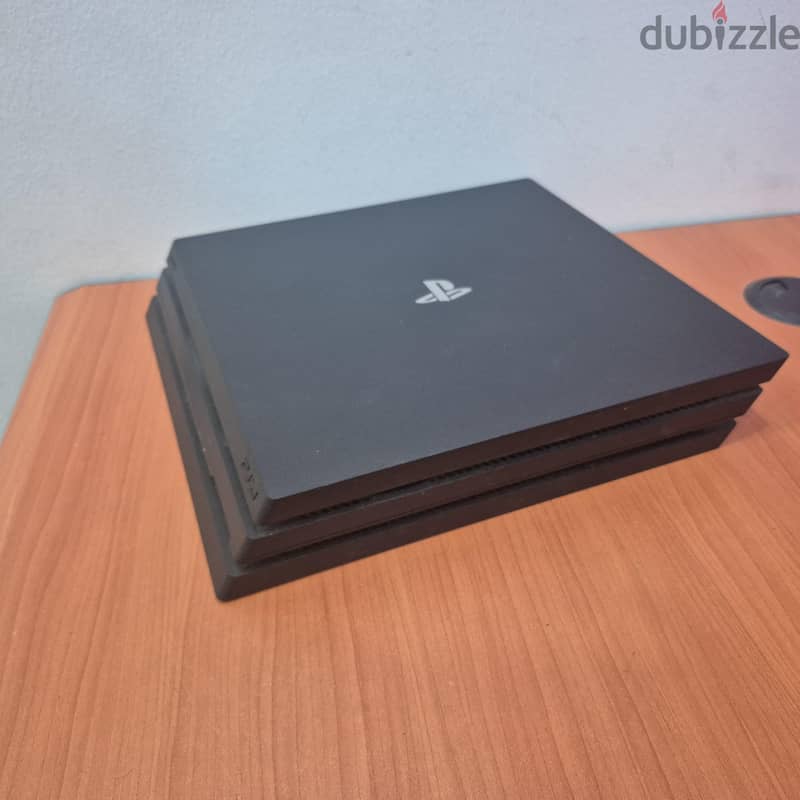 للبيع بلايستيشن 4 برو مع كامل ملحقاته نظيف و غير مفتوح من قبل 7