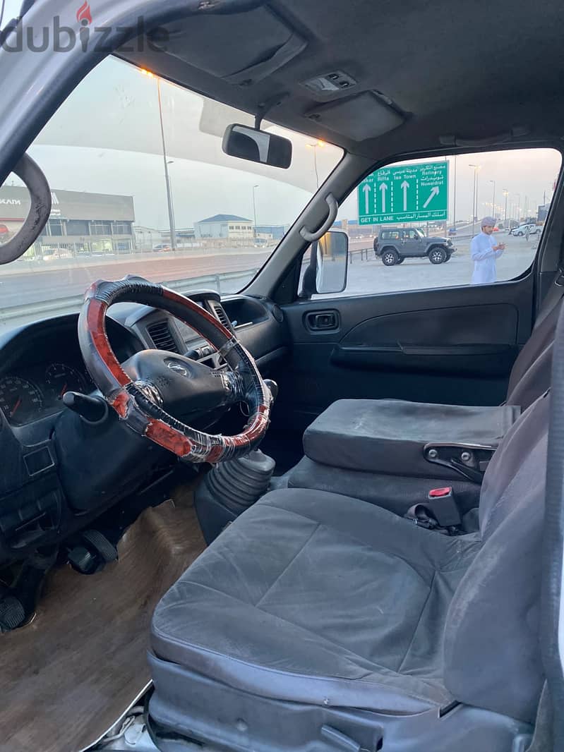 Nissan Urvan 2009 White 4