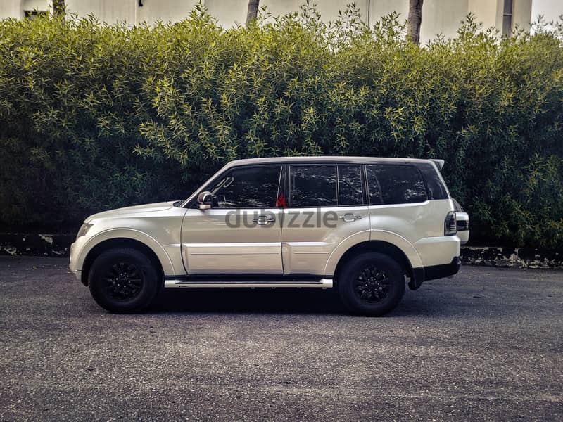 Mitsubishi Pajero 4X4 MODEL 2014 5