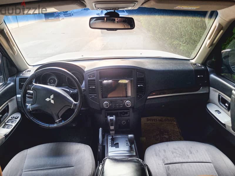 Mitsubishi Pajero 4X4 MODEL 2014 6