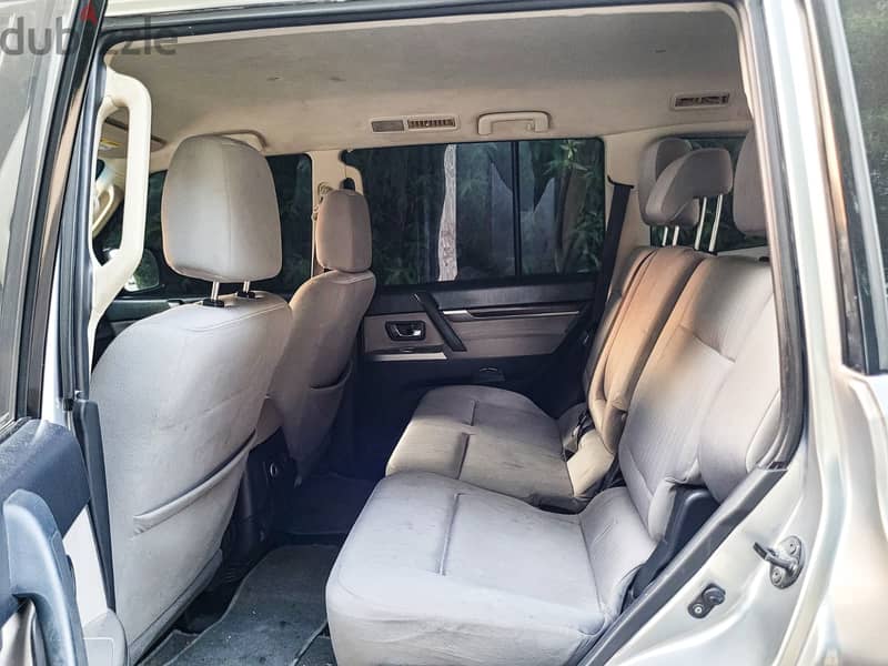 Mitsubishi Pajero 4X4 MODEL 2014 7